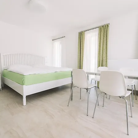 Apartament V Rodinnem Dome